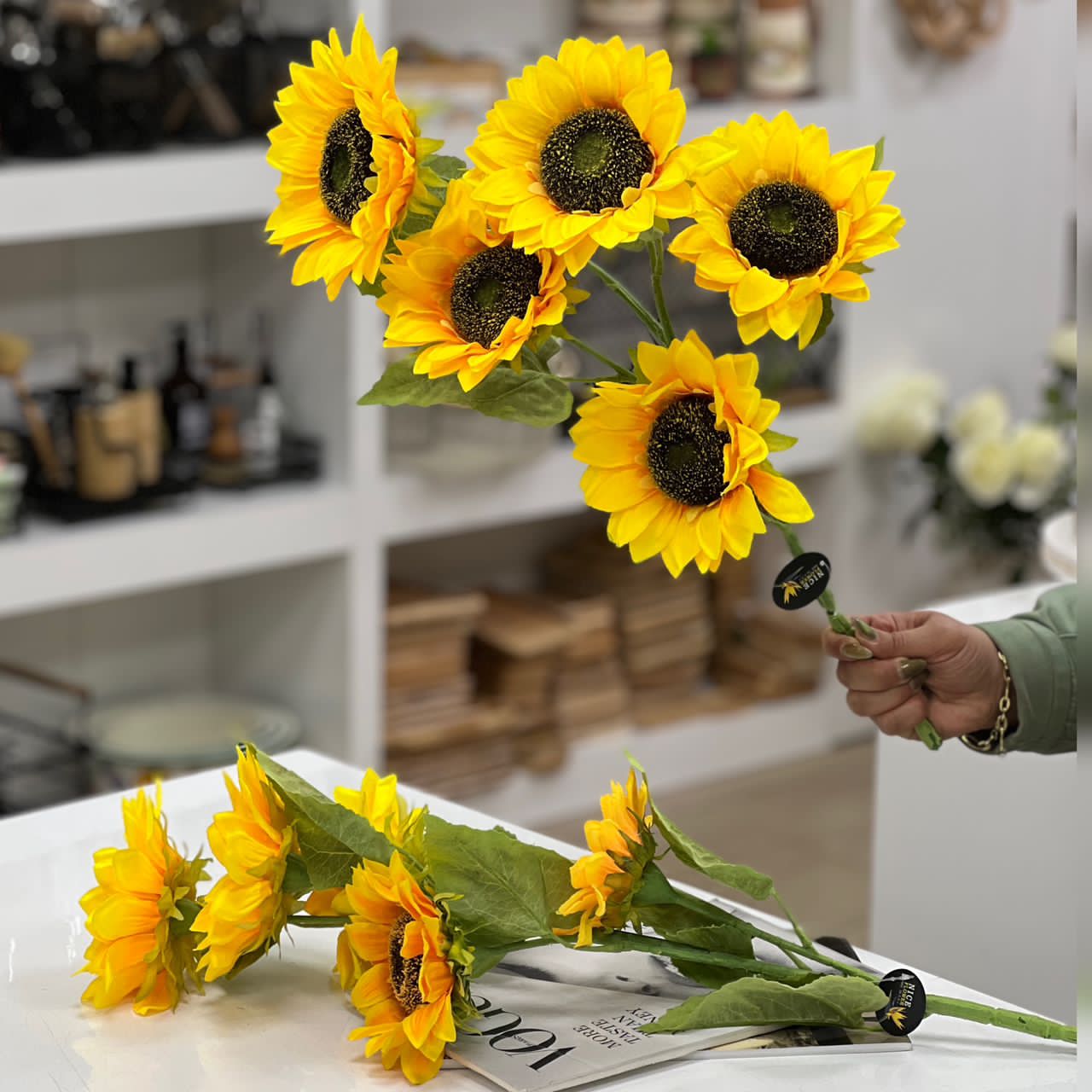 IMG-20250803-WA0081 آفتابگردان شاخه 5 عددی - تصویر 1