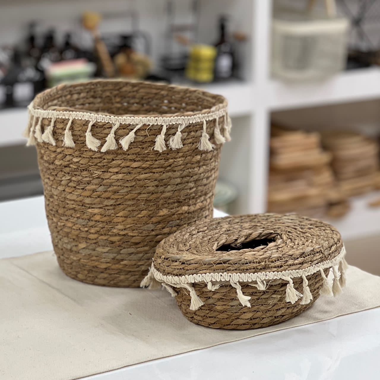 IMG-20250813-WA0002 ست جا دستمال و سطل زباله حصیری دور ریش - تصویر 1